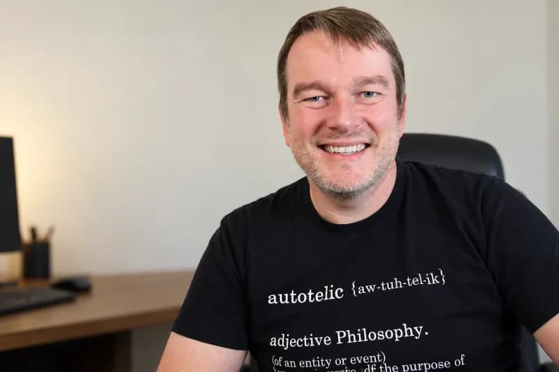 Martin Adams, author of Atomic Note-Taking, smiling at his desk